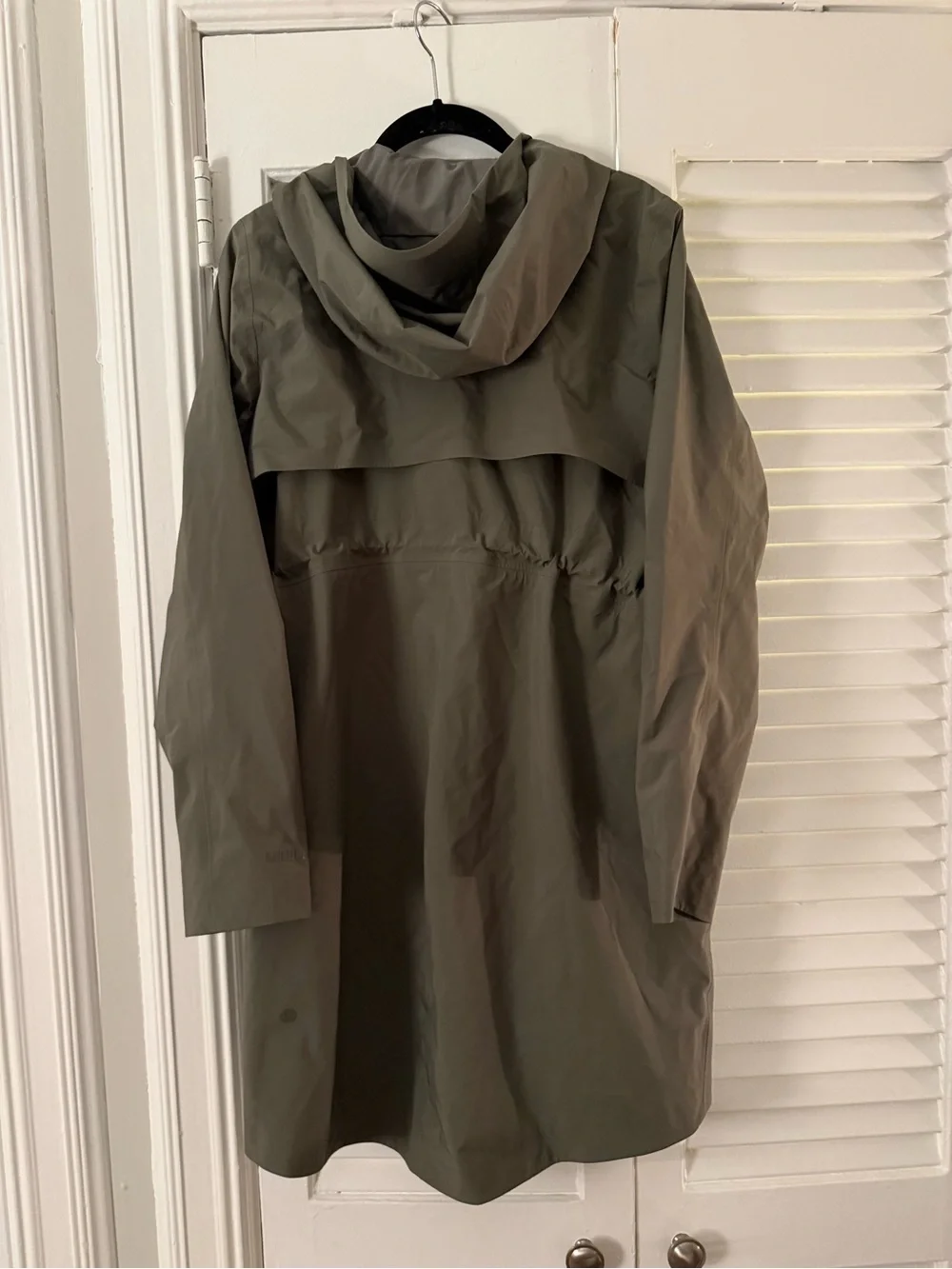 Lululemon green hooded rain jacket